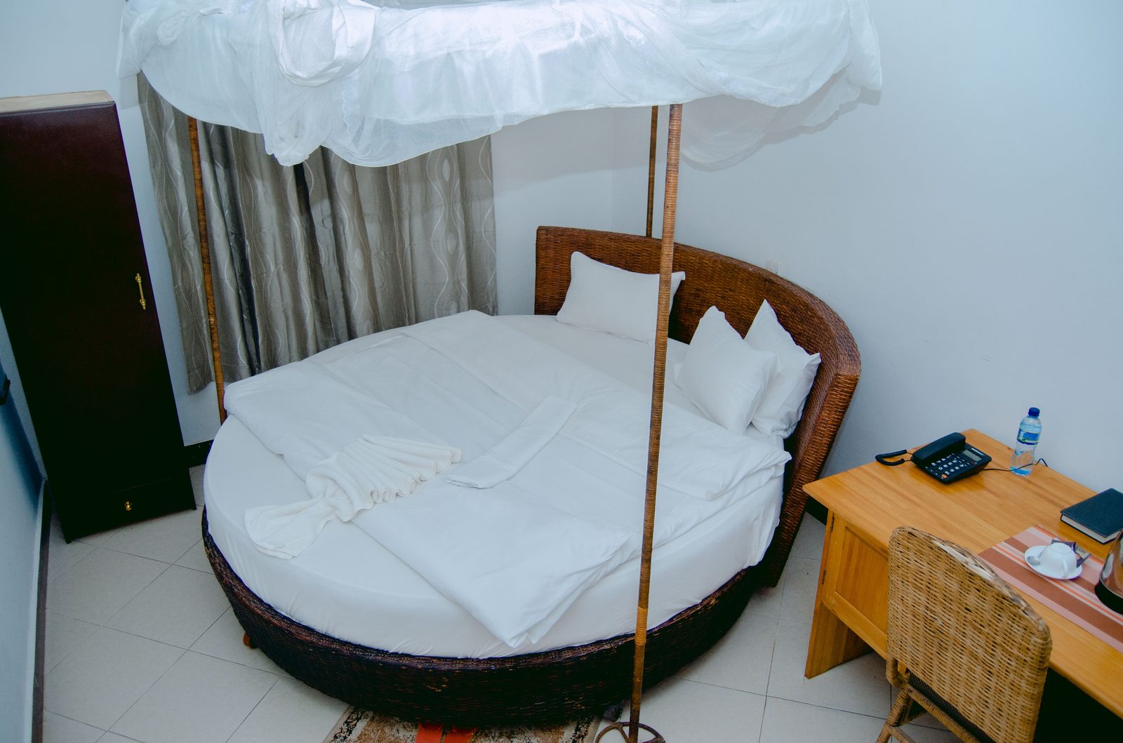 Vamos Hotel Mafinga signature round bed room