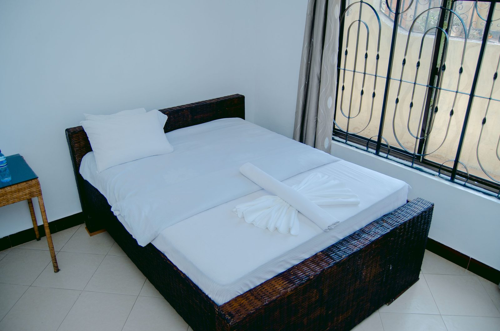 Vamos Hotel Mafinga standard room with flat-screen TV
